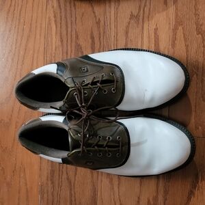 Golf shoes‎